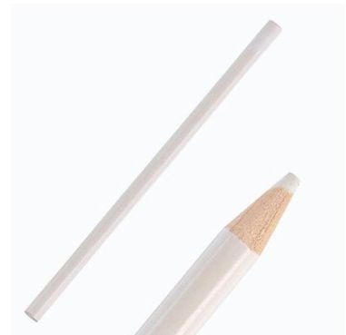 Ceruzka bieliaca pod nechty